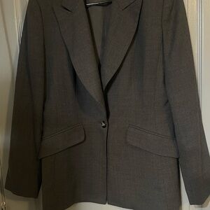 Hugo Buscati set blazer/ skirt gray color size 10